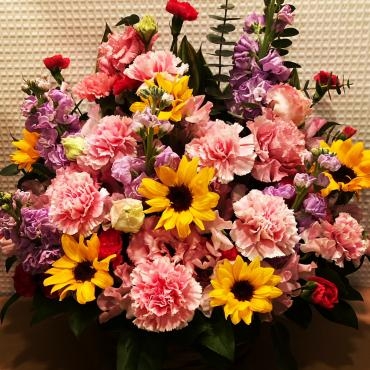 春らしく豪華にアレンジメントを作成しました♪｜「はなおか生花店」　（神奈川県茅ヶ崎市の花キューピット加盟店 花屋）のブログ