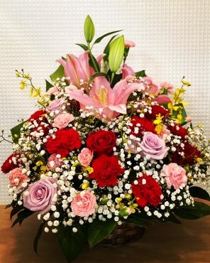 華やかなアレンジメントを作成しました♪｜「はなおか生花店」　（神奈川県茅ヶ崎市の花キューピット加盟店 花屋）のブログ